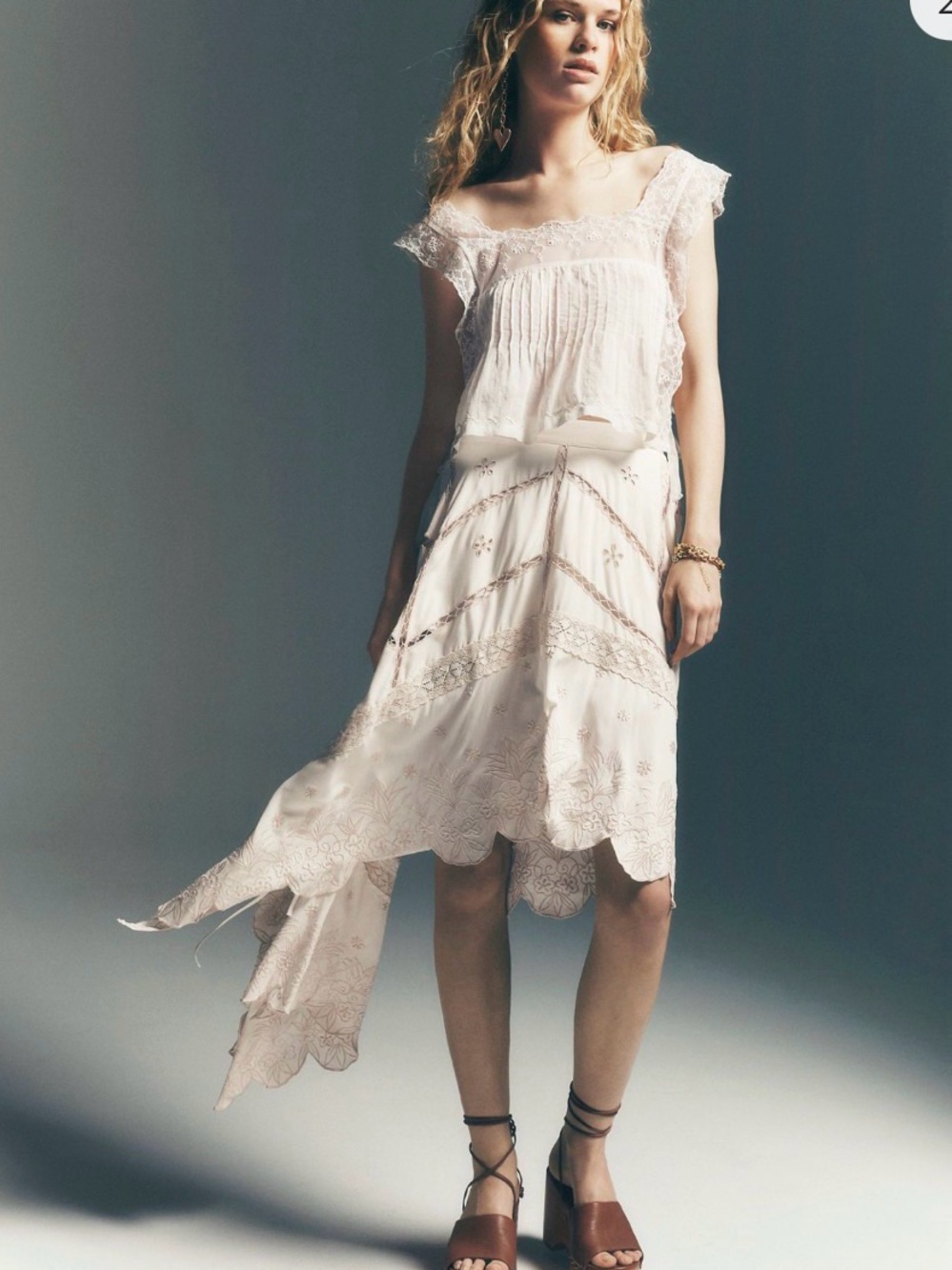 Light Blush Lace-Trim Asymmetric skirt